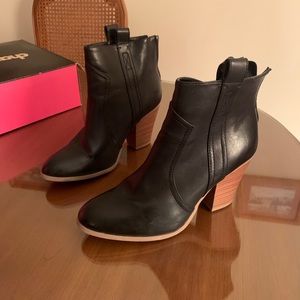 Women’s black booties size 9